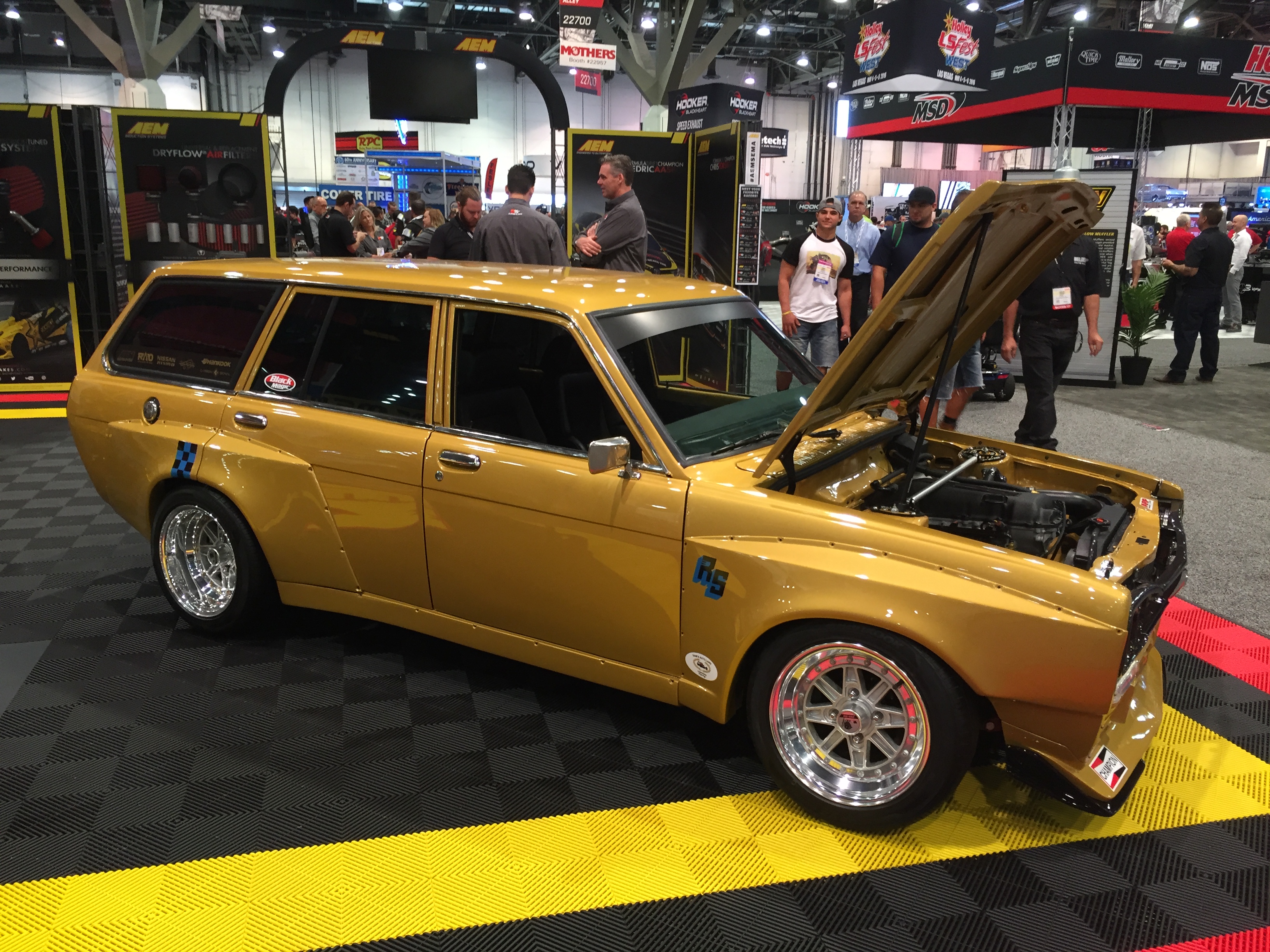 datsun 510 4 door flares